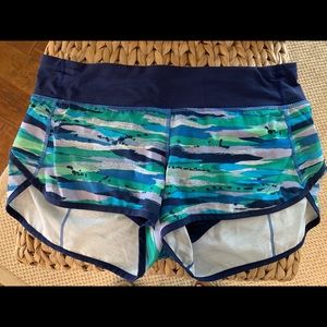 Lululemon speed up shorts size 8 😎😎